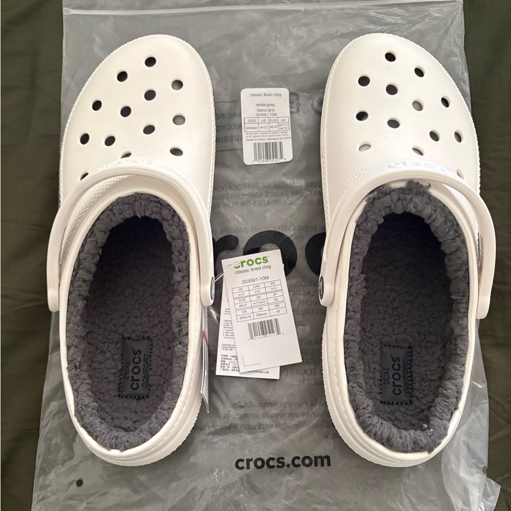 CROCS Men’s whit fuzzy lined clog